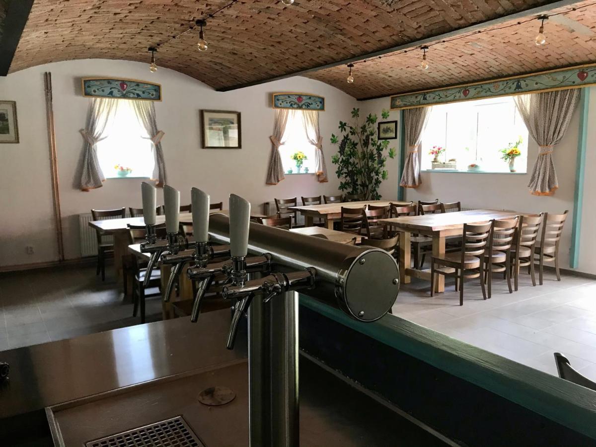 Bendovsky Dvur Bed & Breakfast Dusniky ภายนอก รูปภาพ
