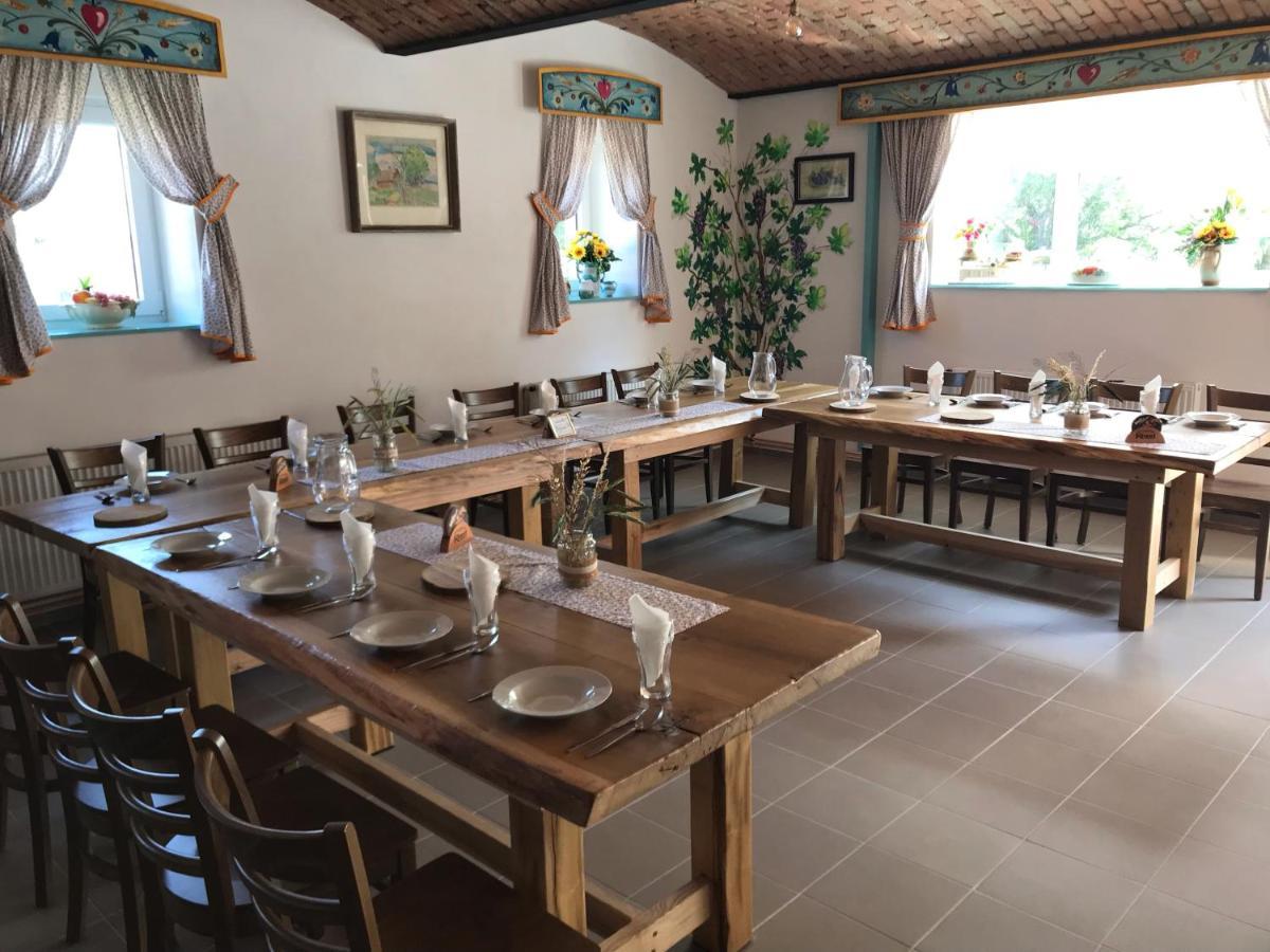 Bendovsky Dvur Bed & Breakfast Dusniky ภายนอก รูปภาพ